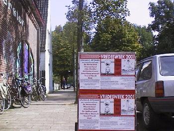 voor de deur van 2B